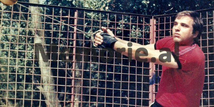 Fotot e panjohura: Nga Fush-Kruja, te stadiumet olimpike ku doli i dhjeti në botë, në tribunën e “Qemal Stafës” me Enver Hoxhën…”/ Imazhet e rralla të legjendës së sportit shqiptar