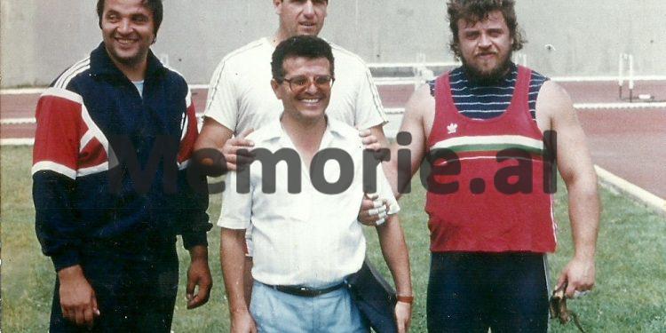 Fotot e panjohura: Nga Fush-Kruja, te stadiumet olimpike ku doli i dhjeti në botë, në tribunën e “Qemal Stafës” me Enver Hoxhën…”/ Imazhet e rralla të legjendës së sportit shqiptar