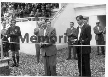 Fotot e panjohura / “Kur Ramiz Alia, Kadri Hazbiu, Aranit Çela dhe gjeneralët e Ministrisë së Brendëshme, inaguronin stadiumin “Dinamo” të kryeqytetit, ku…”