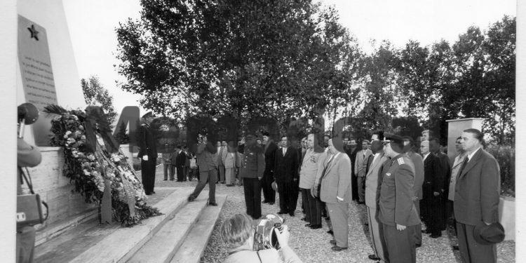 “Pasi vëzhgoi me dylbi nga maja e Sazanit, Zhukov i’u drejtua komandantit të Detit të Zi, admiralit Kudetcov, dhe i tha…”/ Dëshmia e kolonelit që e shoqëroi