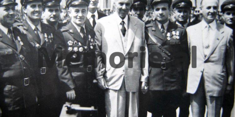 “Pasi vëzhgoi me dylbi nga maja e Sazanit, Zhukov i’u drejtua komandantit të Detit të Zi, admiralit Kudetcov, dhe i tha…”/ Dëshmia e kolonelit që e shoqëroi