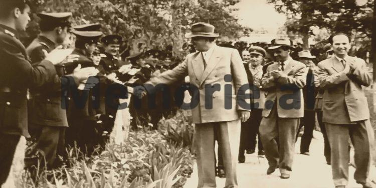 Relacioni për Enverin: “Nga 1915 efektivë të Ministrisë së Brendshme që do shkurtojmë, Sigurimi dhe Zbulimi Politik, do të…”/ Letrat “Tepër sekrete” të 1966-ës