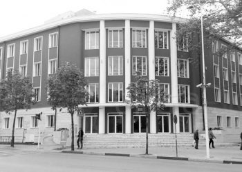 “Nxënësit e Liceut pinë cigare, Sokol Shupo s’duhet të shkonte në Rumani, tre djem dhe një vajzë u dehën dhe te dera e drejtorit të Liceut, shkruhet WC…”/Raporti për Komitetin Qendror