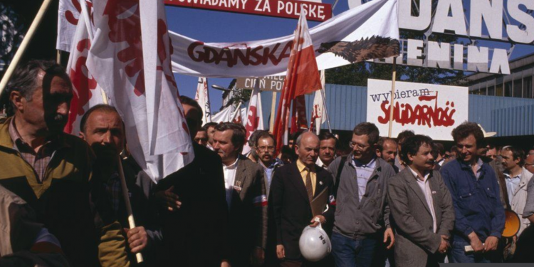 Rënia e Murit të Berlinit në 1989-ën dhe si e riformësoi botën moderne ajo ngjarje pas ‘efektit domino’ në të gjitha vendet e Lindjes Komuniste…?!