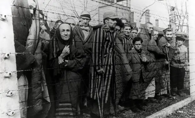 Dëshmitë e rralla të Kazimierz Smoleń /“Si mbijetova torturave dhe tmerreve në kampin nazist të shfarosjes në masë, Birkenau, ku të dënuarit …