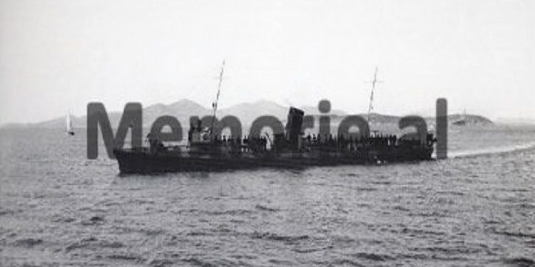 Rare photos: ‘When Vlora was at war with the Italians’ … / From General Gotti who leads the fighting in ‘istikame’, to the Mayor, Ali Asllani, who speaks to the fighters.