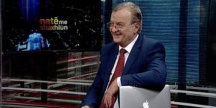 “Kur protestuesit rumunë ndaluan makinën e ambasadës sonë, na thanë; pas nesh e keni…”/ Dëshmia e rrallë e gazetarit Rezart Xhaxhiu