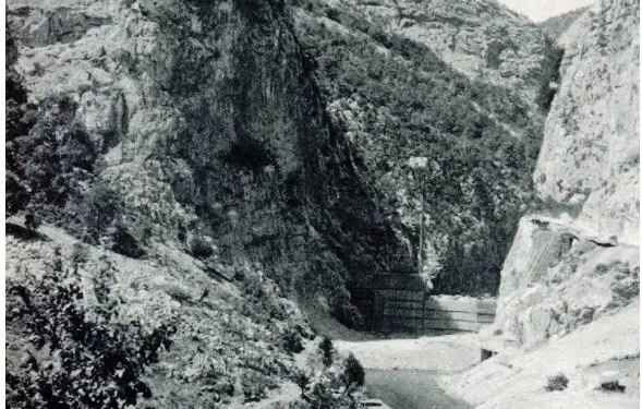 Si u ndërtuan veprat e mëdha hidro-energjtike në Shqipëri, me ndihmën e jugosllavëve, rusëve dhe kinezëve, të cilat eksportonin edhe 25 % të prodhimit të tyre…!