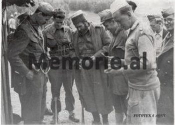 “Kur i’a tregova profesor Çabejt për togerin britanik që merrej me toponiminë e Dibrës dhe hartën ku shkruhej, ‘Pellazgë-mal’, ai…”/ Kujtimet e panjohura të mikut të Haxhi Lleshit