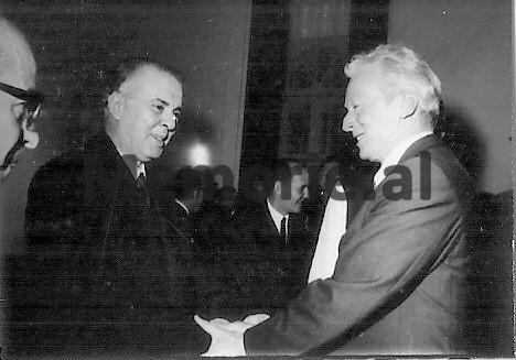 Fotot e panjohura: Kur Enver Hoxha priste grupet marksiste-leniniste: ‘Nga Ernest Aust, Raul Marko e Fosko Dinuçi, te afrikanët që merrnin pjesë në kongreset e partisë dhe…’
