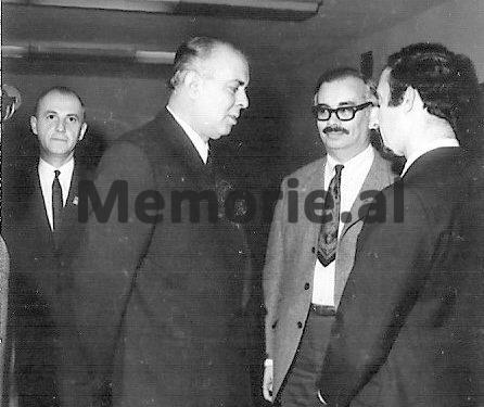 Fotot e panjohura: Kur Enver Hoxha priste grupet marksiste-leniniste: ‘Nga Ernest Aust, Raul Marko e Fosko Dinuçi, te afrikanët që merrnin pjesë në kongreset e partisë dhe…’