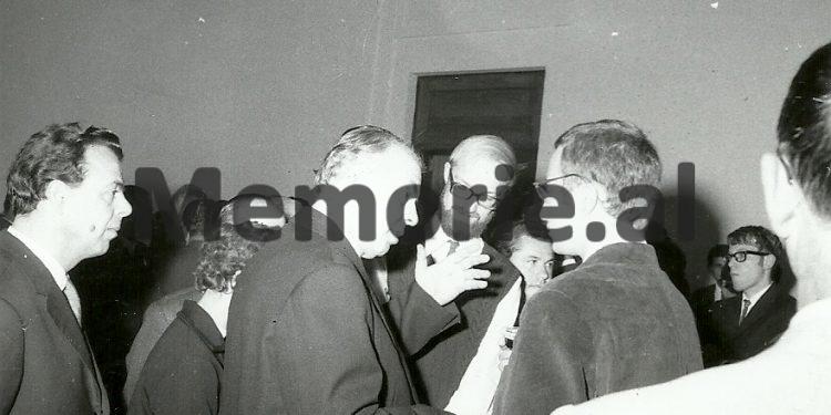 Fotot e panjohura: Kur Enver Hoxha priste grupet marksiste-leniniste: ‘Nga Ernest Aust, Raul Marko e Fosko Dinuçi, te afrikanët që merrnin pjesë në kongreset e partisë dhe…’
