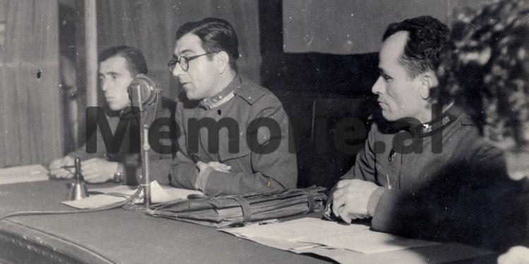 “Enver, jam kundra jush, jo vetëm se hoqët dorë nga Kosova dhe Dibra, por se Shqipëria është në robëri të Beligradit dhe…”/ Promemoria që çoi në pushkatim Edip Tërshanën