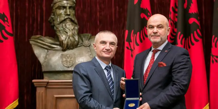 “Takimi im i paharruar me Dom Nikoll Mazrrekun dhe dëshmia e tij e dhimbshme, se si e gjeti dhe zhvarrosi pas shumë vitesh vëllanë e tij…”?!