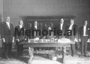 “Zoti Dibra, keni abuzuar me fondet, ngritët një vilë dhe punësuat kunatin tuaj arkëtar…”/ Akuzat e botuesit të njohur ndaj deputetit e ministrit të Financave të Zogut