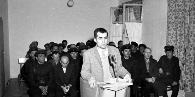 “Kur sekretari parë i Fierit, Pirro Gusho, gjatë mbledhjes i tha Koço Plakut, ‘ti je vëllai i armikut të popullit’, ai i’u përgjigj…”/ Dëshmia e kolegut që vuajti në burgjet politike