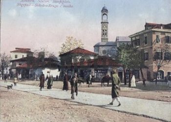 Fotot e rralla të Shkodrës para një shekulli/ Nga fshatarët me veshje tradicionale në rrugët, sheshet dhe pazarin e qytetit, te kleriku mysliman…!