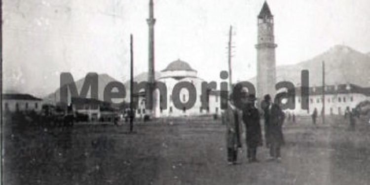 Rare photos of Tirana / From the Turkish ‘Hotel’ in the center, to the square with the garden between the ministries with the monument of Ismail Qemali and the giant eagle with two heads…!