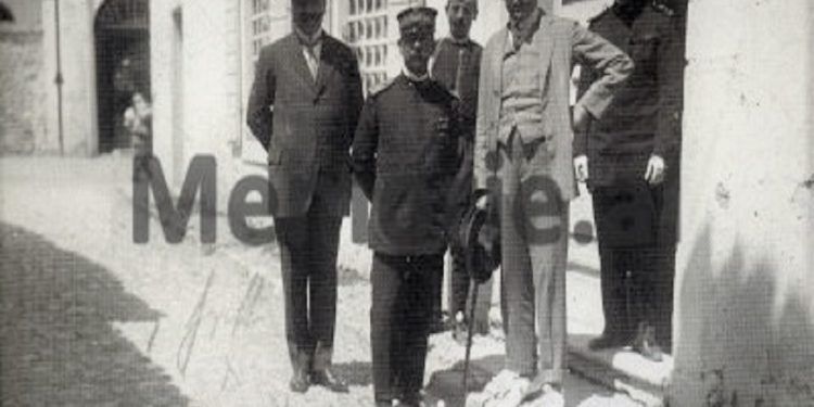 Fotot e rralla në Durrësin e viteve 1914 – 1917/ Nga rebelët e Esat Pashë Toptanit që mbahen në burg, tek ushtarakët hollandezë të Kolonelit Thomson, duke mbajtur rendin në qytet…!