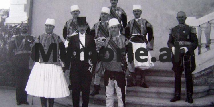 “Zoti Dibra, keni abuzuar me fondet, ngritët një vilë dhe punësuat kunatin tuaj arkëtar…”/ Akuzat e botuesit të njohur ndaj deputetit e ministrit të Financave të Zogut