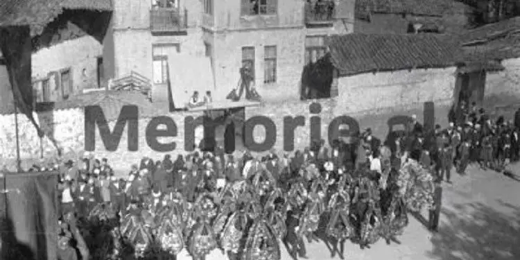 Publikohen fotot e rralla / Varrimi madhështor në Tiranë i Ceno beg Kryeziut, kunatit të Mbretit Zog, që mbeti i vrarë nga një student shqiptar nga Elbasani