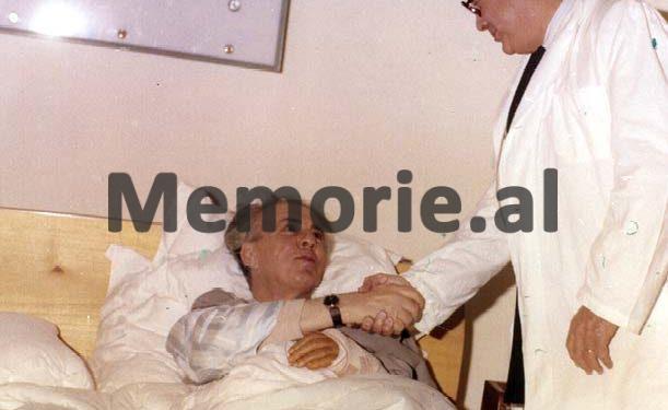 Fjala e panjohur e Enverit: “Nga sëmundjet që kanë Hysniu me Hakinë, duhet t’i lehtësojmë pak, kurse Ramizi që është më i ri…”/ Mbledhja për shëndetin e “shokëve të udhëheqjes”