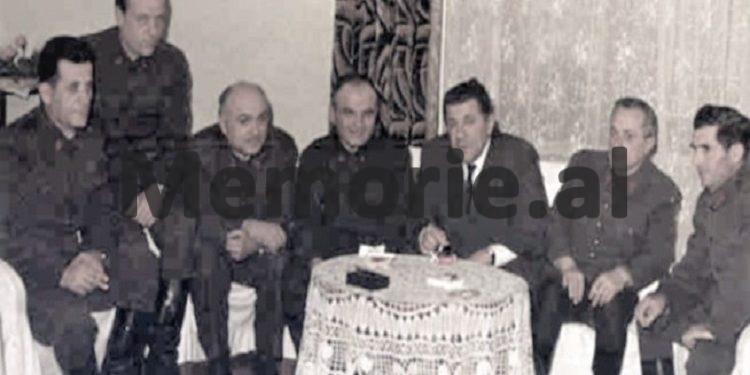 Fjala e Mehmet Shehut: “Beqiri e bëri leckë autoritetin e partisë, ndërsa Petriti ishte fals, bënte vetëm për një komandant çete…”/ Mbledhja e panjohur