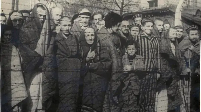 Dëshmitë e rralla të Kazimierz Smoleń /“Si mbijetova torturave dhe tmerreve në kampin nazist të shfarosjes në masë, Birkenau, ku të dënuarit …