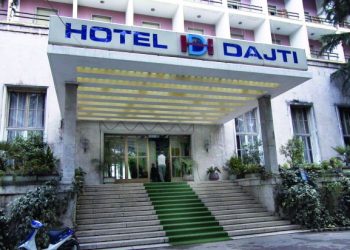 Raporti i Sigurimit: “Kosovari Shyqëri Kastrati, që vjen si tregtar i një firme boshnjake në Tiranë, është një agjent i regjur i UDB-së…”/ Përgjimet e ‘Shtëpisë me gjethe’