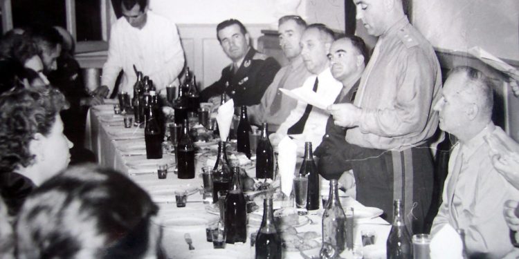 Fjala e Mehmet Shehut: “Beqiri e bëri leckë autoritetin e partisë, ndërsa Petriti ishte fals, bënte vetëm për një komandant çete…”/ Mbledhja e panjohur