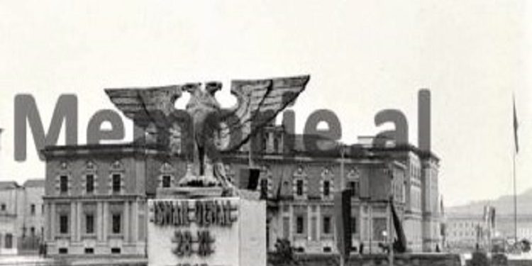 Rare photos of Tirana / From the Turkish ‘Hotel’ in the center, to the square with the garden between the ministries with the monument of Ismail Qemali and the giant eagle with two heads…!