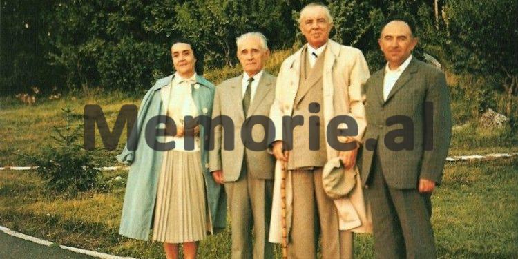 Letra sekrete për Hysni Kapon: “Në prani të Shefqet Peçit, poetët e shkrimtarët Agim Shehu, Matuka dhe Gani, s’e ngritën dollinë e parë për shokun Enver…”/ Ngjarja në Tepelenë në ‘73-in