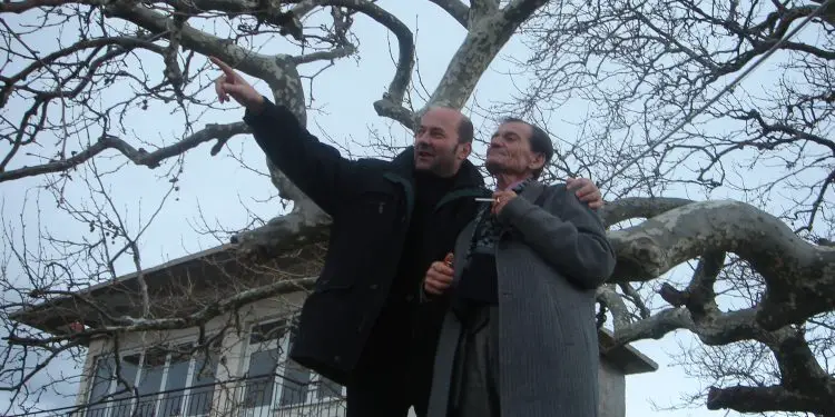 “Çan ‘De Rada’ shqiptare / nëpër dete dhe stuhi / me kapiten Vasil Malon / avancojnë për në Greqi…”/ Poezia e panjohur e Lefter Çipës, që do e çonte në burg në ’72-in