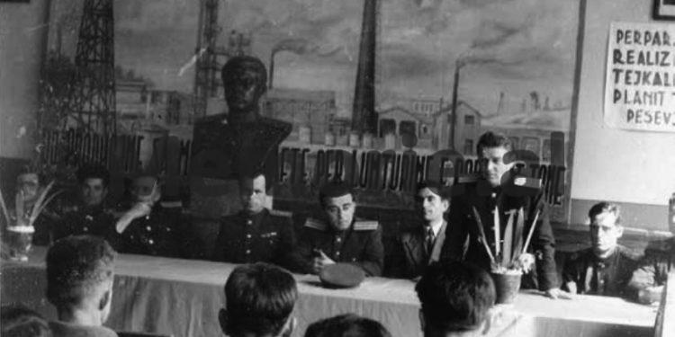 Eksponente te larte te Sigurimit te Shtetit gjate nje mbledhjeje ne Organizaten Baze. Foto e viteve 50-60.bmp