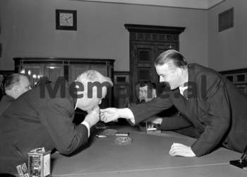 Ditari sekret i Enverit: “Behari më njoftoi se polakët e kanë shpallur ‘non grata’ ambasadorin tonë, Musin Kroi…”/ Ngjarjet e shkurtit ’61, pas konfliktit me Moskën dhe fotot e rralla