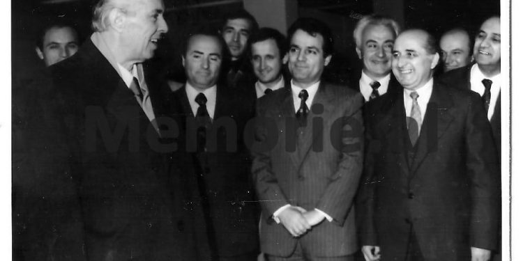 “Lexova Xhevahir Spahiun, nuk më pëlqeu se është fantazist dhe ka kopjuar Sartrin, por të kemi kujdes për këngën e Çelo Picarit…”/ Fjala e Enverit më 9 janar ‘73