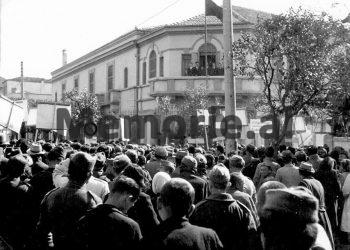 Fotot e panjohura: Manifestimet te ambasada sovjetike në Tiranë, ku më 19 shkurt 1951, “u hodh dinamit”, që çoi në pushkatimin e 22 intelektualëve të pafajshëm