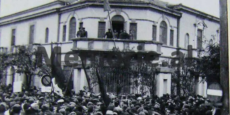 Fotot e panjohura: Manifestimet te ambasada sovjetike në Tiranë, ku më 19 shkurt 1951, “u hodh dinamit”, që çoi në pushkatimin e 22 intelektualëve të pafajshëm