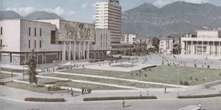 “Tirana, kryeqyteti më i errët në botë, me shtëpi të shkatërruara me tulla të kuqe, me dyqane që shfaqin më shumë parulla se mallra dhe…”/ Reportazhi i panjohur i gazetarit amerikan në ’71-in