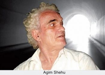 Letra sekrete për Hysni Kapon: “Në prani të Shefqet Peçit, poetët e shkrimtarët Agim Shehu, Matuka dhe Gani, s’e ngritën dollinë e parë për shokun Enver…”/ Ngjarja në Tepelenë në ‘73-in