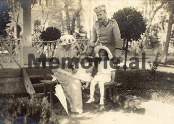 Princ Vidi me familje ne vilen e Durresit