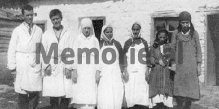 Fotot e rralla/ ‘Nga spitalet e personeli mjekësor me bluzat e bardha, trupat francez të Legjionit të Lindjes, te senatori Godart, që viziton banorët e varfër të Gjonomadhit…’!