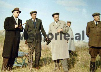 Raporti i Sigurimit: “Mihallaq Ziçishti me Mehmet Shehun, dy tre herë kanë shtyrë goditjen e Tefik Cangonjit, që u dëshifrua agjent i …”/ Informacioni për Enver Hoxhën