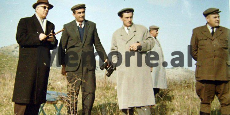 Raporti i Sigurimit: “Mihallaq Ziçishti me Mehmet Shehun, dy tre herë kanë shtyrë goditjen e Tefik Cangonjit, që u dëshifrua agjent i …”/ Informacioni për Enver Hoxhën