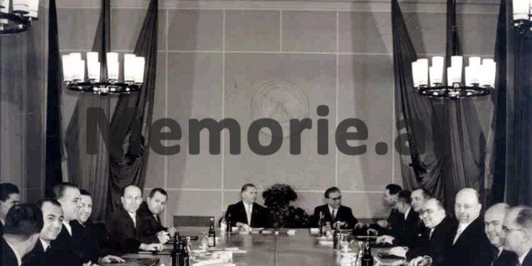 Ditari sekret i Enverit: “Behari më njoftoi se polakët e kanë shpallur ‘non grata’ ambasadorin tonë, Musin Kroi…”/ Ngjarjet e shkurtit ’61, pas konfliktit me Moskën dhe fotot e rralla