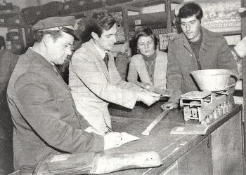 “Tirana, kryeqyteti më i errët në botë, me shtëpi të shkatërruara me tulla të kuqe, me dyqane që shfaqin më shumë parulla se mallra dhe…”/ Reportazhi i panjohur i gazetarit amerikan në ’71-in