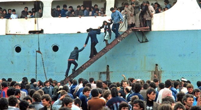 “Pantallona dhe xhaketa blu të konsumuara që vinin nga një ideologji dhe epokë tjetër, flaken në rrugicat e Brindizit….”/ Shkrimi i ‘New York Times’ më 9 mars ‘91