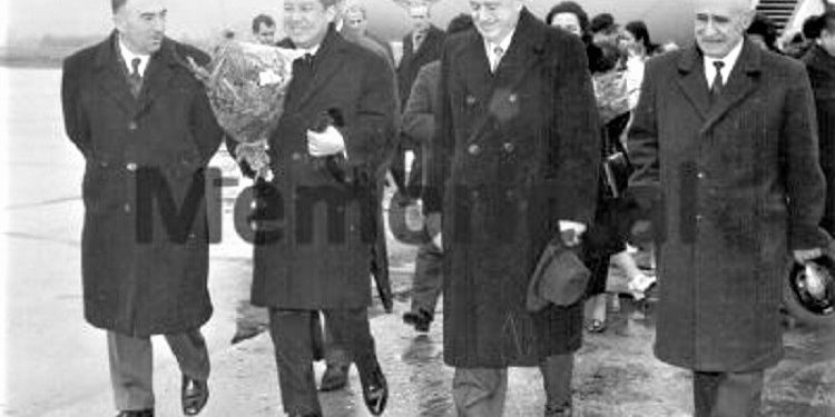 Unknown photos / ‘When Enver and Nexhmija marveled at the gifts that Prince Norodom Sihanuk brought them with the princess, Monica, after…”! Images with pompous reception