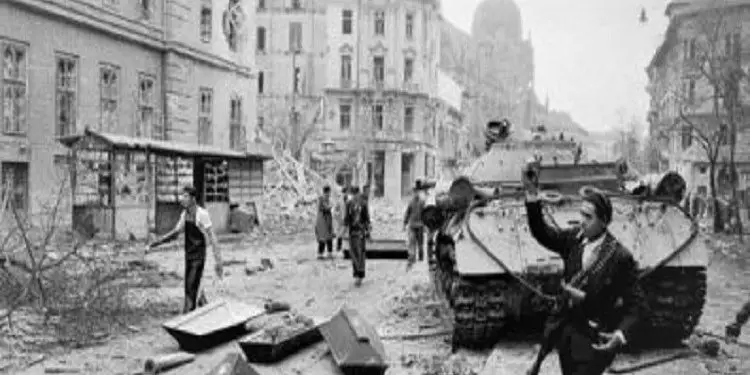 “Gjatë protestave para Radios së Budapestit, një ushtar rus me goditi me bajonetë dhe unë…”/ Dëshmia e rrallë e ish studentit shqiptar që morri pjesë në ngjarjet e Hungarisë në ’56-ën