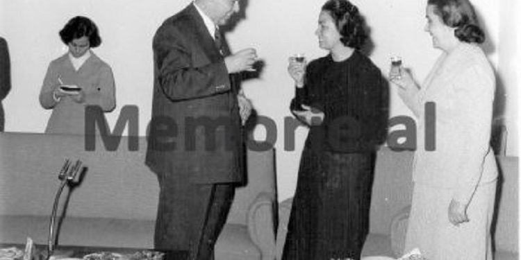 Unknown photos / ‘When Enver and Nexhmija marveled at the gifts that Prince Norodom Sihanuk brought them with the princess, Monica, after…”! Images with pompous reception